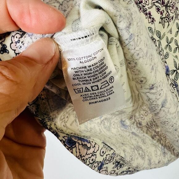 LOFT Floral V-neck Cotton Tee Shirt - Picture 3 of 8